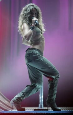 Shakira sexy